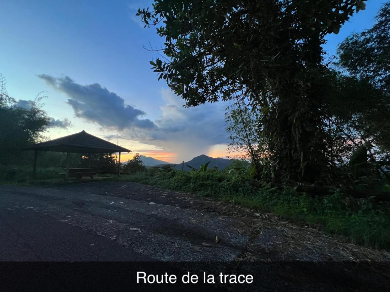 Le Ketmie Nature Et Decouverte Fond-Saint-Denis Eksteriør billede